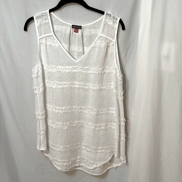Vince Camuto Linen Blend White Eyelash Fringe V Neck Sleeveless Top Size M - Picture 1 of 8